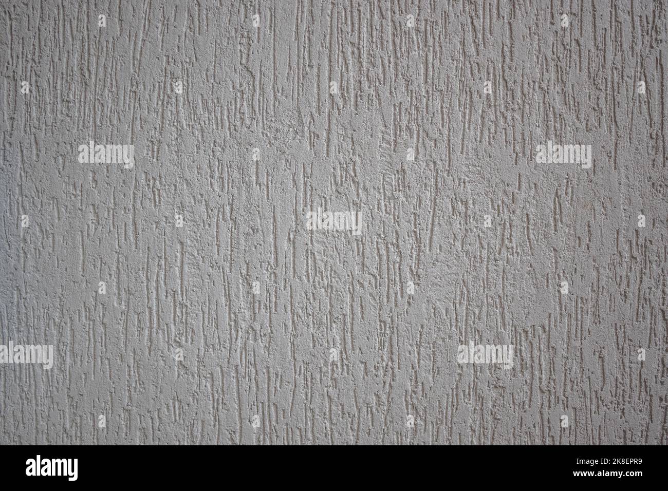 Dark Grey Grunge intonacato parete in stucco trama, verticale dettagliato Naturale grungo grungy grigio grossa rustico tessuto sfondo calcestruzzo Patte in intonaco Foto Stock