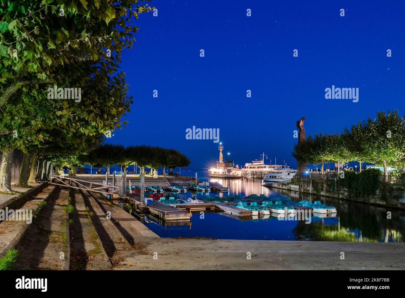 Germania, Baden-Wurttemberg, Konstanz, Porto sulle rive del Lago di Costanza di notte Foto Stock