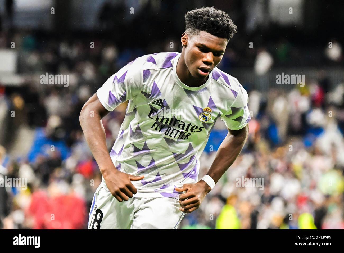 MADRID, SPAGNA - 22 OTTOBRE: Aurélien Tchouameni del Real Madrid CF durante la partita tra Real Madrid CF e Sevilla CF della Liga Santander il 22 ottobre 2022 a Santiago Bernabeu di Madrid, Spagna. (Foto di Samuel Carreño/PxImages) Foto Stock
