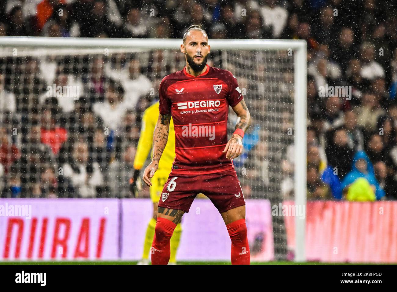 MADRID, SPAGNA - 22 OTTOBRE: Nemanja Gudelj di Siviglia CF durante la partita tra Real Madrid CF e Sevilla CF di la Liga Santander il 22 ottobre 2022 a Santiago Bernabeu di Madrid, Spagna. (Foto di Samuel Carreño/PxImages) Foto Stock