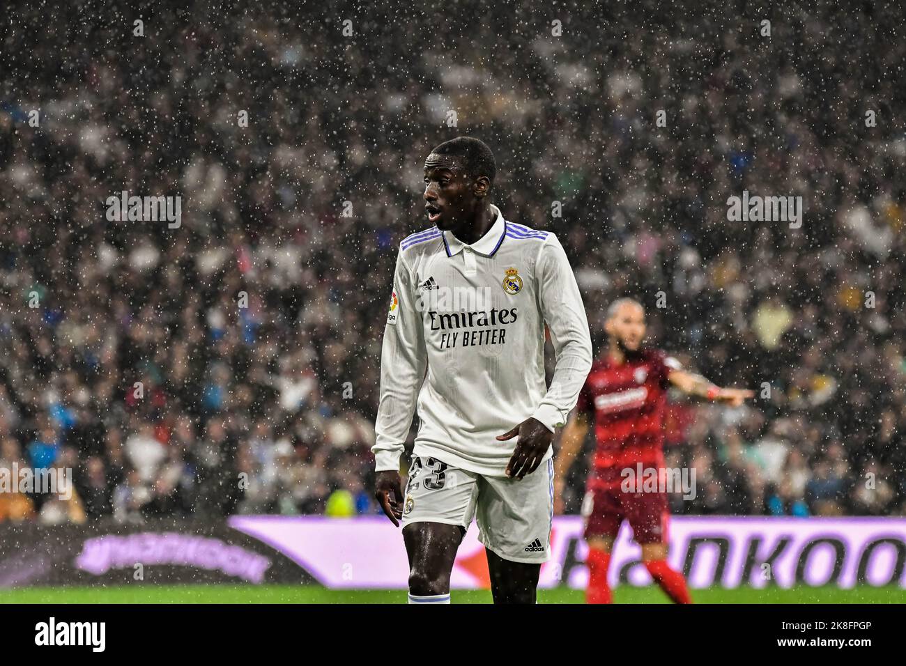 MADRID, SPAGNA - 22 OTTOBRE: Ferland Mendy del Real Madrid CF durante la partita tra Real Madrid CF e Sevilla CF della Liga Santander il 22 ottobre 2022 a Santiago Bernabeu di Madrid, Spagna. (Foto di Samuel Carreño/PxImages) Foto Stock