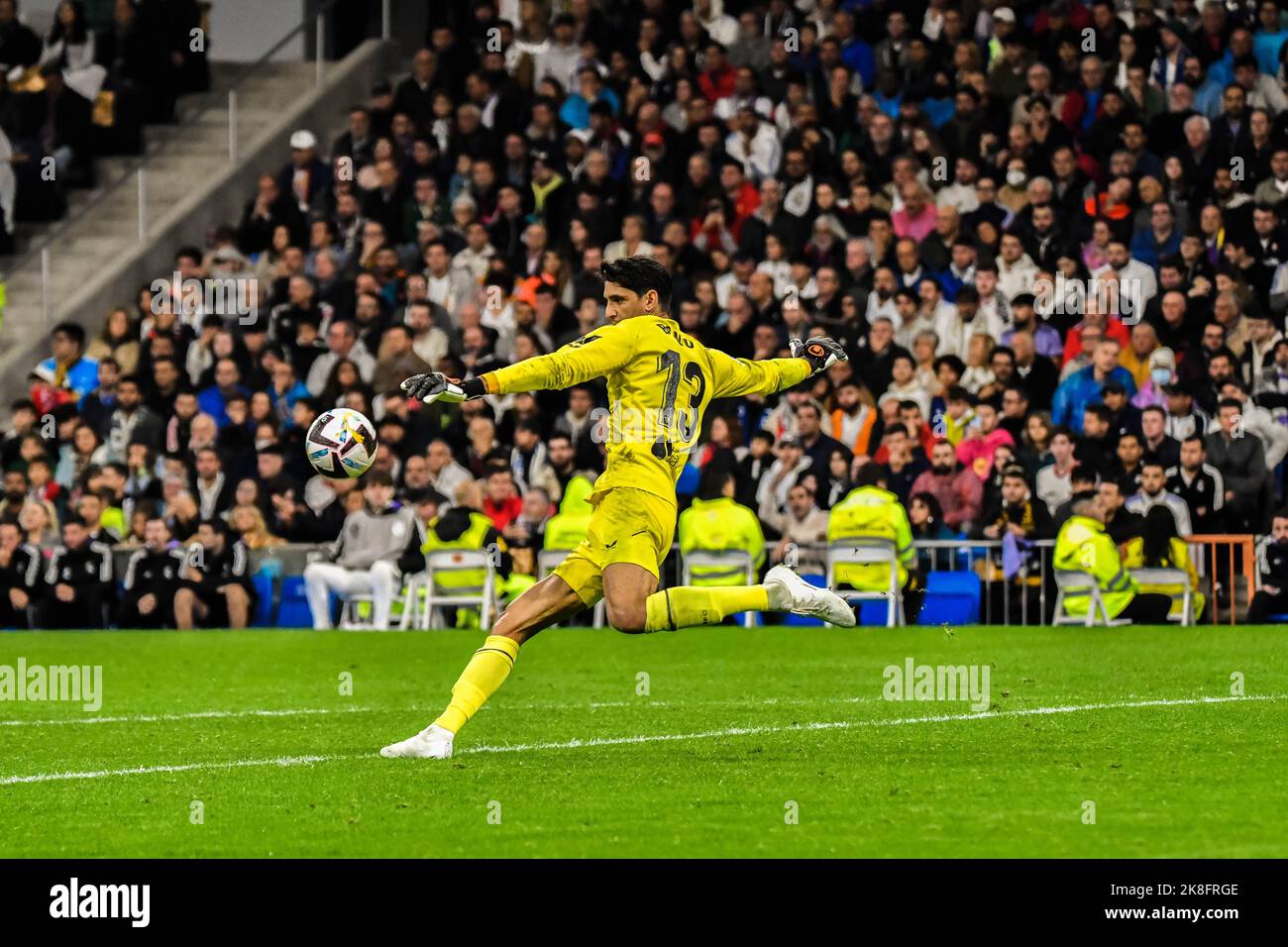 MADRID, SPAGNA - 22 OTTOBRE: Bono di Siviglia CF durante la partita tra Real Madrid CF e Sevilla CF di la Liga Santander il 22 ottobre 2022 a Santiago Bernabeu di Madrid, Spagna. (Foto di Samuel Carreño/PxImages) Foto Stock