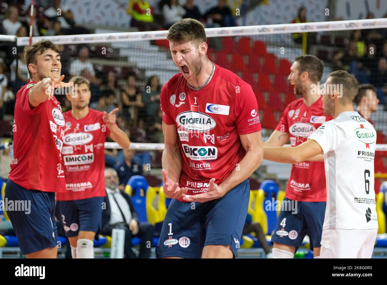 Verona, Italia. 22nd Ott 2022. Galleria della partita tra WithU Verona e Gioiella Prisma Taranto valida per una quarta giornata del campionato italiano di pallavolo maschile Superlega il 22 ottobre 2022 a pala AGSM-AIM a Verona Credit: Roberto Tommasini/Alamy Live News Foto Stock