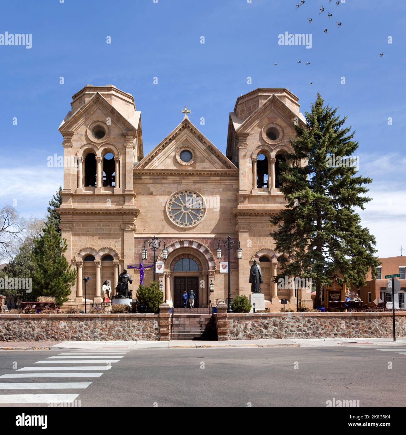 Cattedrale Basilica di San Francesco d'Assisi - Catedral Basílica de San Francisco de Asís a Santa Fe, New Mexico.t è la chiesa madre dell'Ar Foto Stock
