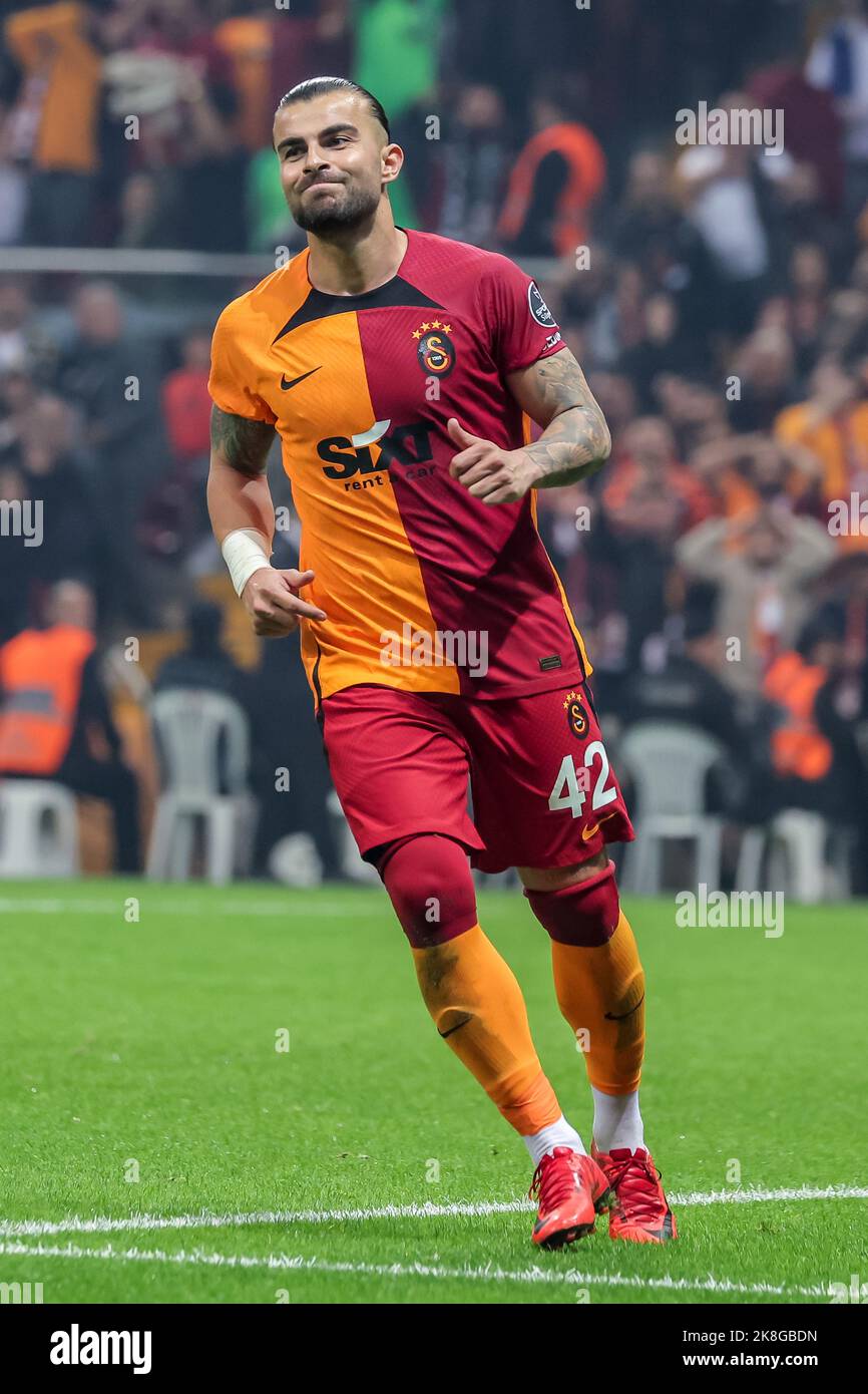 ISTANBUL, TURCHIA - 23 OTTOBRE: Abdulkerim Bardakci di Galatasaray durante la partita turca Super Lig tra Galatasaray e Alanyaspor allo Stadion NEF Stadyumu il 23 ottobre 2022 a Istanbul, Turchia (Foto di Orange Pictures) Foto Stock