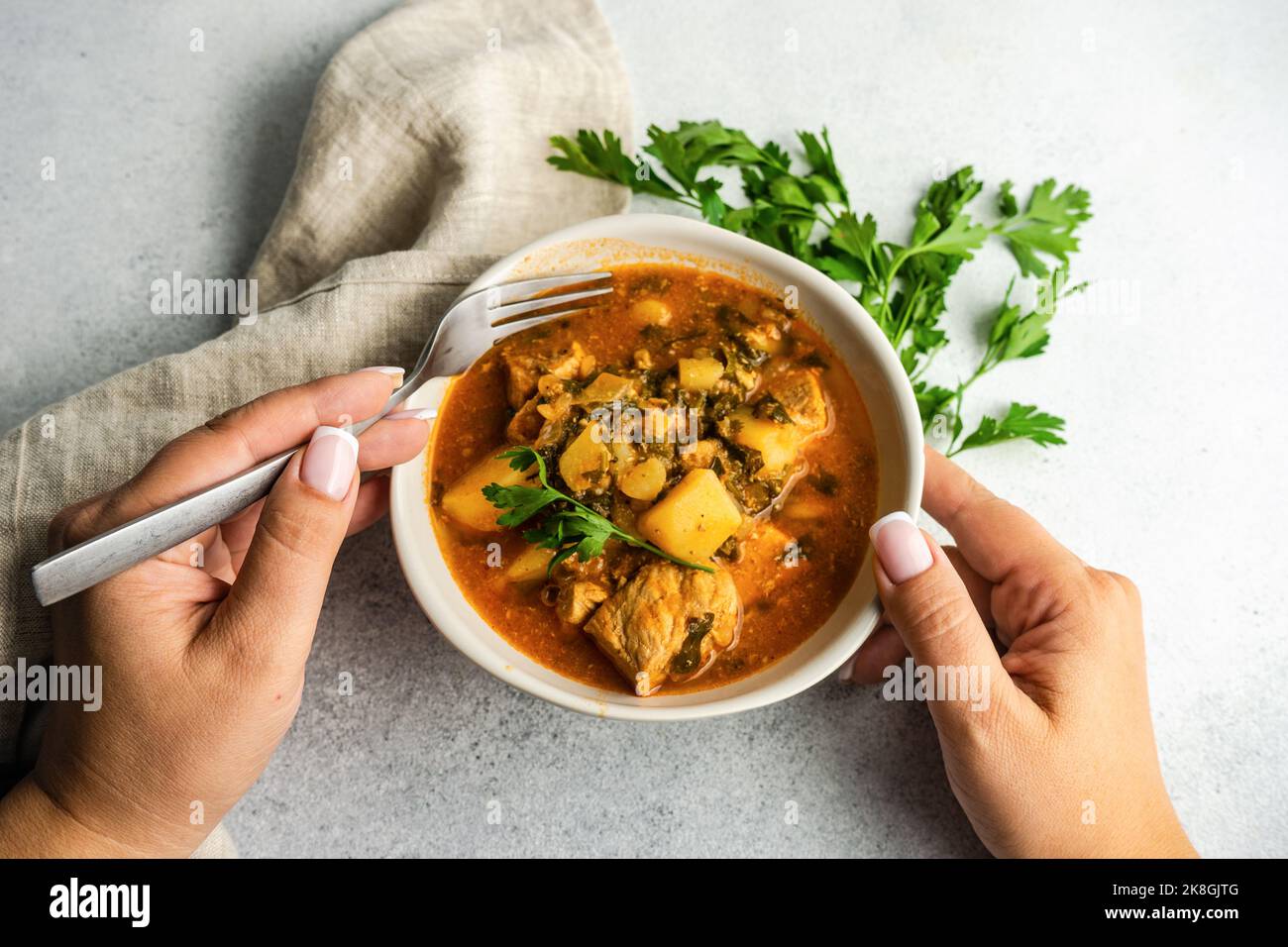 Stufato di carne di maiale con patate, famoso piatto georgiano Souzi Foto Stock