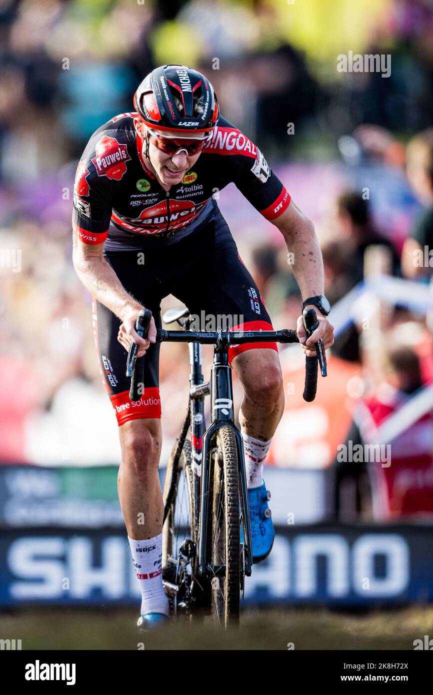 Il belga Michael Vanthourenhout ha mostrato in azione durante la corsa maschile d'élite alla Coppa del mondo di ciclismo di ciclocross a Tabor, Repubblica Ceca, tappa 3 (su 16) della Coppa del mondo di ciclismo UCI, domenica 23 ottobre 2022. FOTO DI BELGA JASPER JACOBS Foto Stock