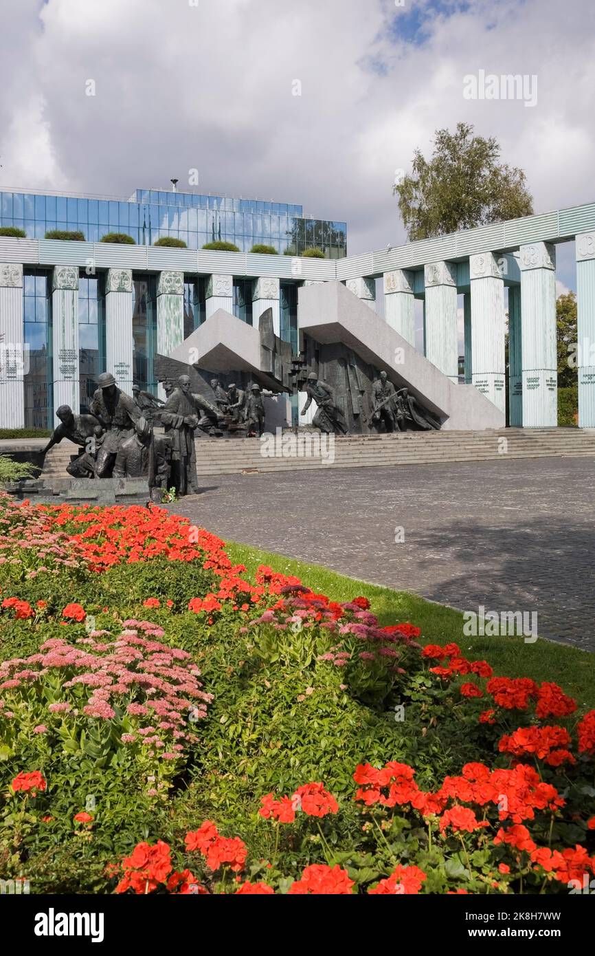 Monumento con sculture che commemorano gli eroi polacchi dell'insurrezione di Varsavia del 1944 agosto, Piazza Krasinski, Varsavia Polonia Foto Stock