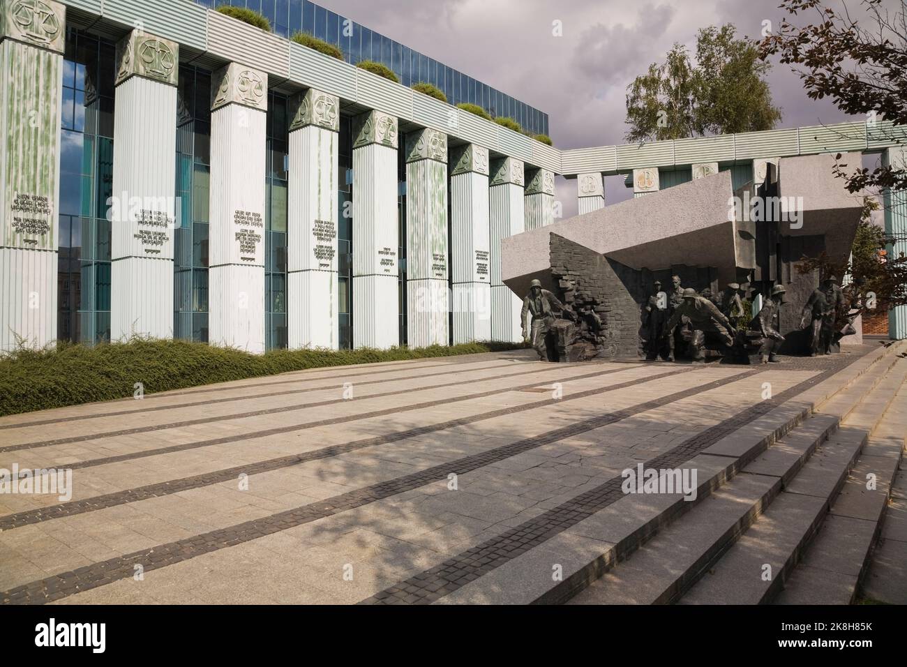 Monumento con sculture che commemorano gli eroi polacchi dell'insurrezione di Varsavia del 1944 agosto, Piazza Krasinski, Varsavia Polonia Foto Stock