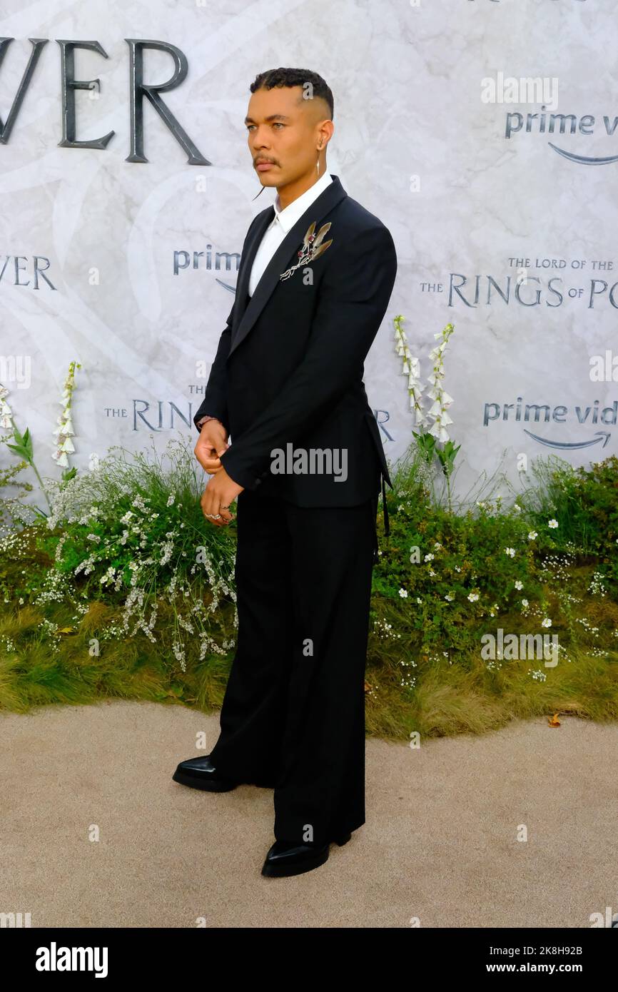 Ismael Cruz Cordoba partecipa alla prima mondiale di "The Lord of the Rings: The Rings of Power" a Leicester Square, Londra. Foto Stock