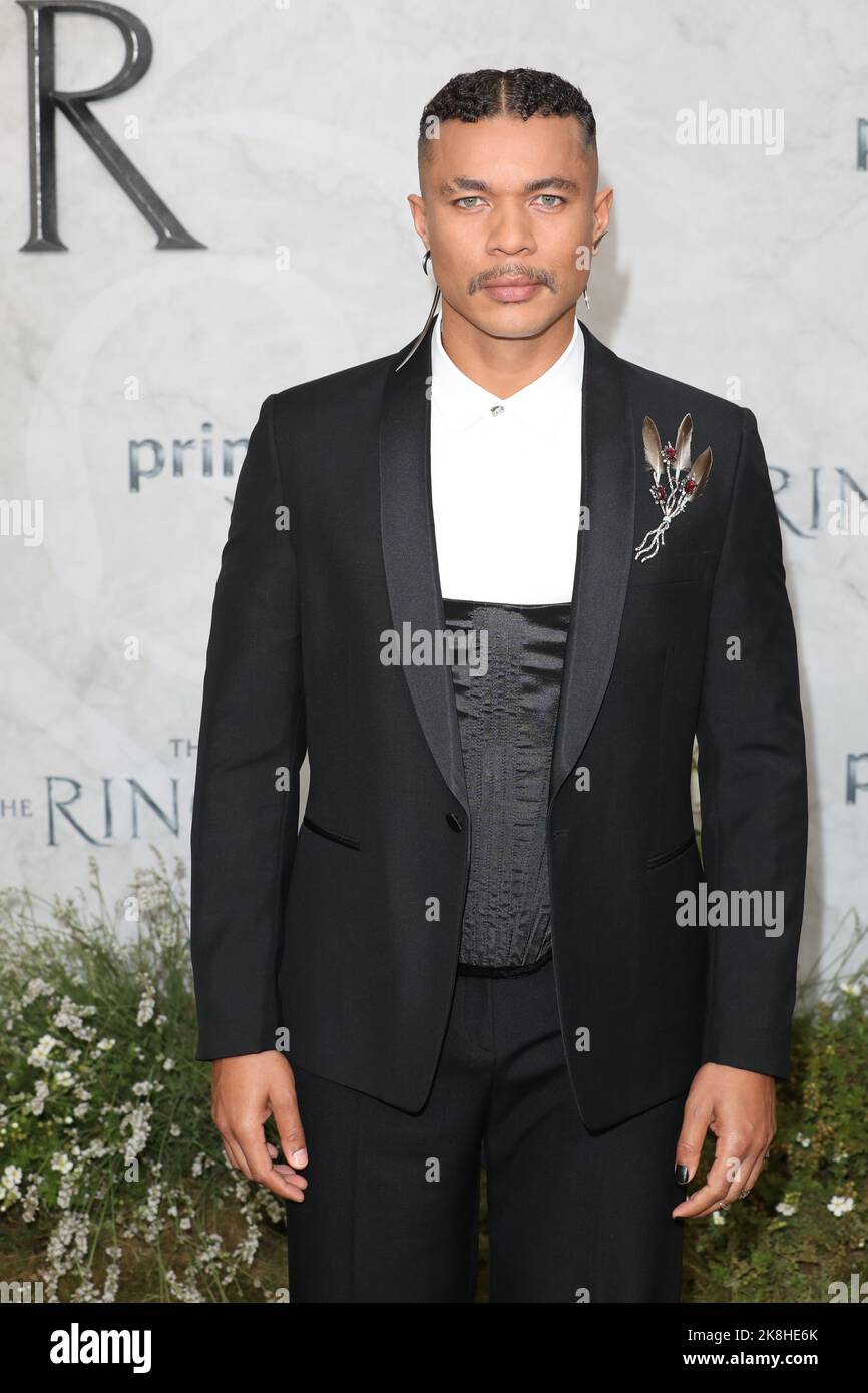 Ismael Cruz Cordoba partecipa alla prima mondiale di "The Lord of the Rings: The Rings of Power" a Leicester Square, Londra. Foto Stock