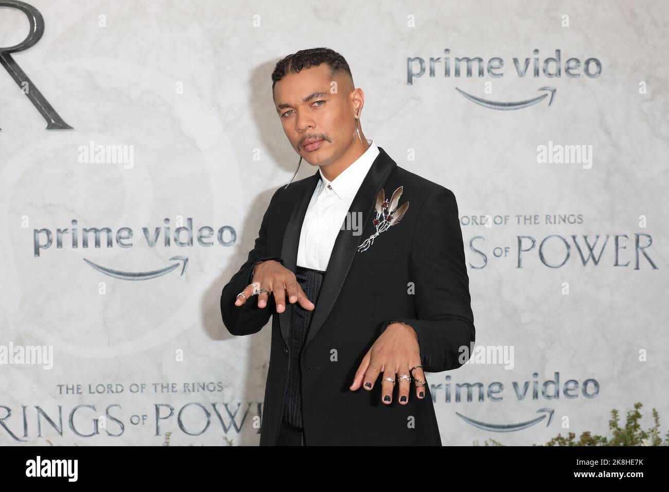 Ismael Cruz Cordoba partecipa alla prima mondiale di "The Lord of the Rings: The Rings of Power" a Leicester Square, Londra. Foto Stock