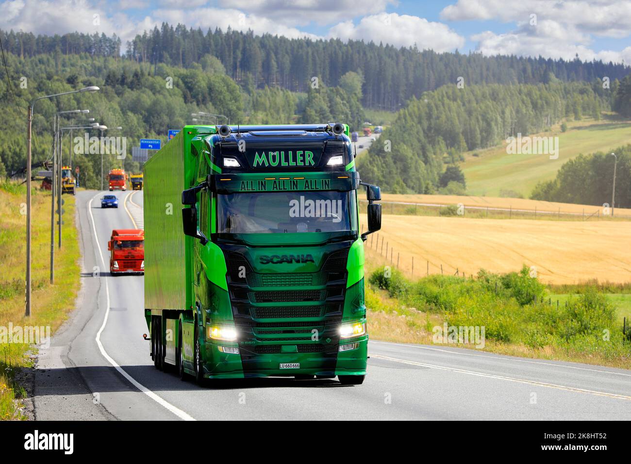 Personalizzato Scania 660s anno 2022 Truck Royal Flush di Müller Ermensee GmbH in camion convoglio a Power Truck Show 2022. Pirkanmaa, Finlandia. 11 agosto 2022. Foto Stock