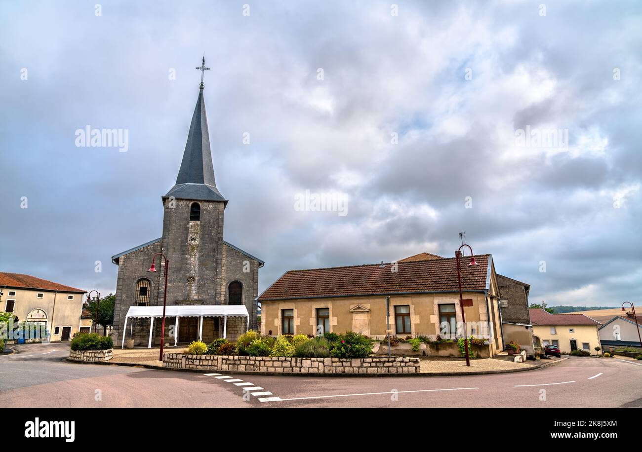 Chiesa di Saint Brice nel villaggio di Harmonville vicino Neufchateau a Grand Est, Francia Foto Stock