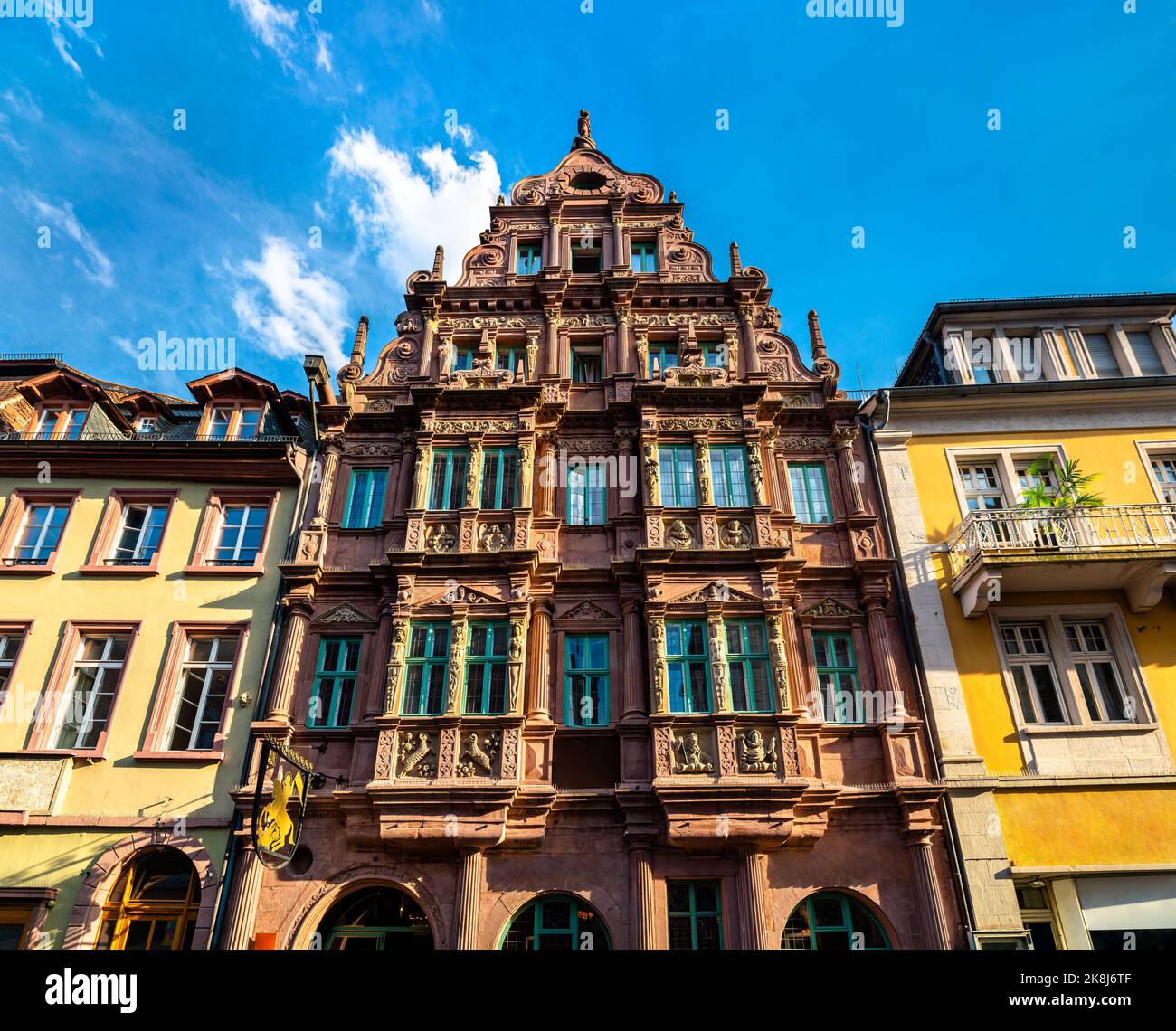 L'Haus zum Ritter, il più antico edificio residenziale sopravvissuto nel centro storico di Heidelberg, in Germania Foto Stock