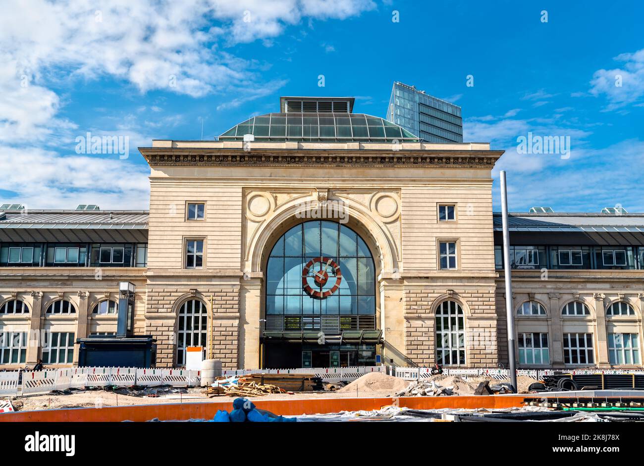 Stazione ferroviaria principale di Mannheim con costruzione di una linea tranviaria in Germania Foto Stock