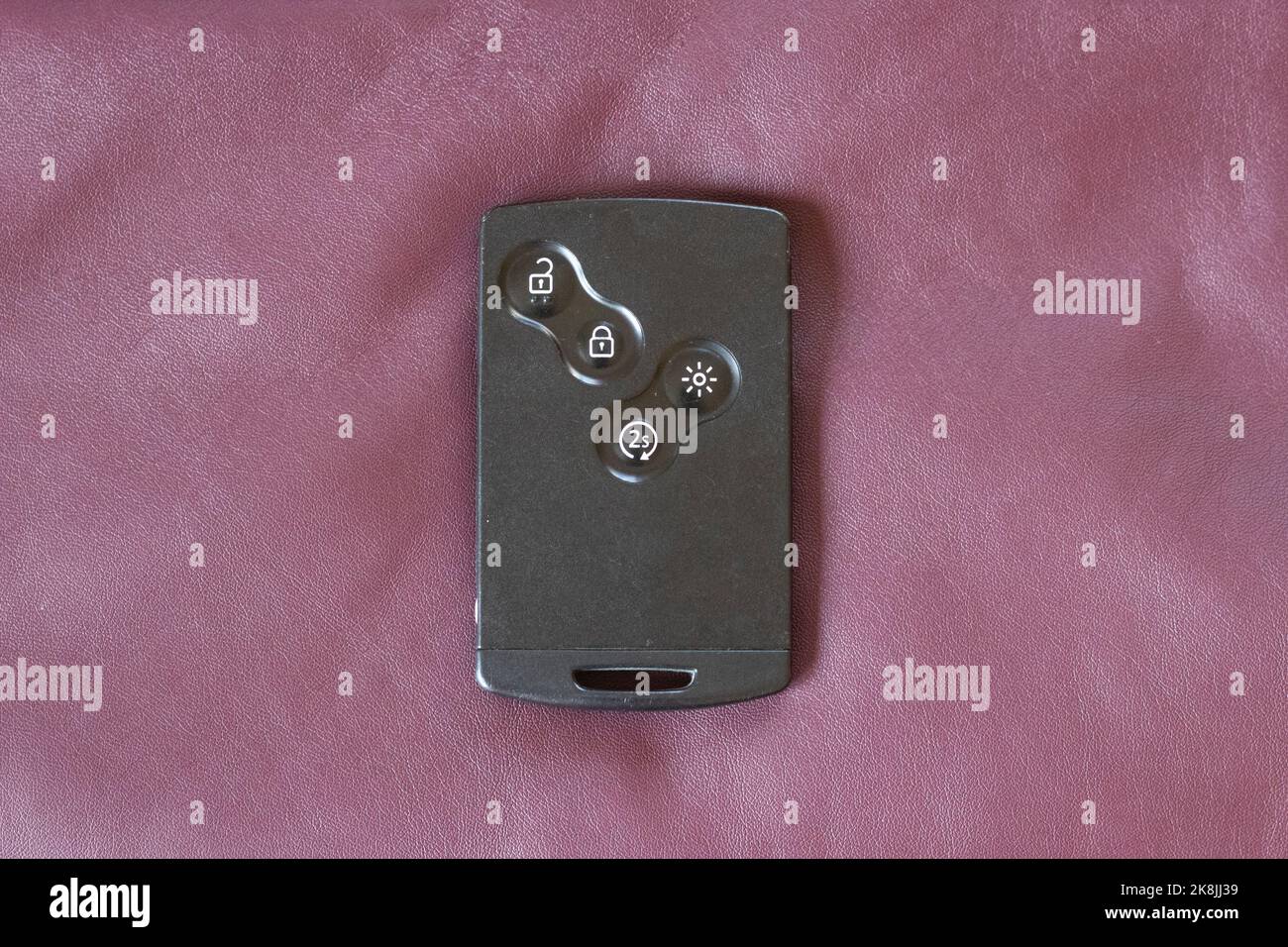 La chiave della vettura è un primo piano. Accesso senza chiavi all'auto Foto Stock