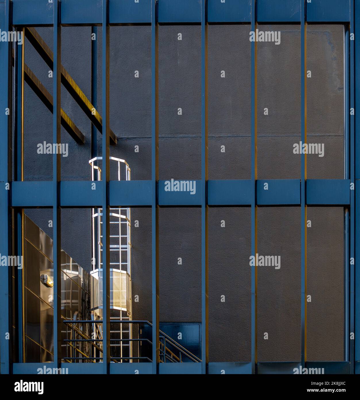 Particolare di un edificio moderno con fuga dal fuoco Foto Stock