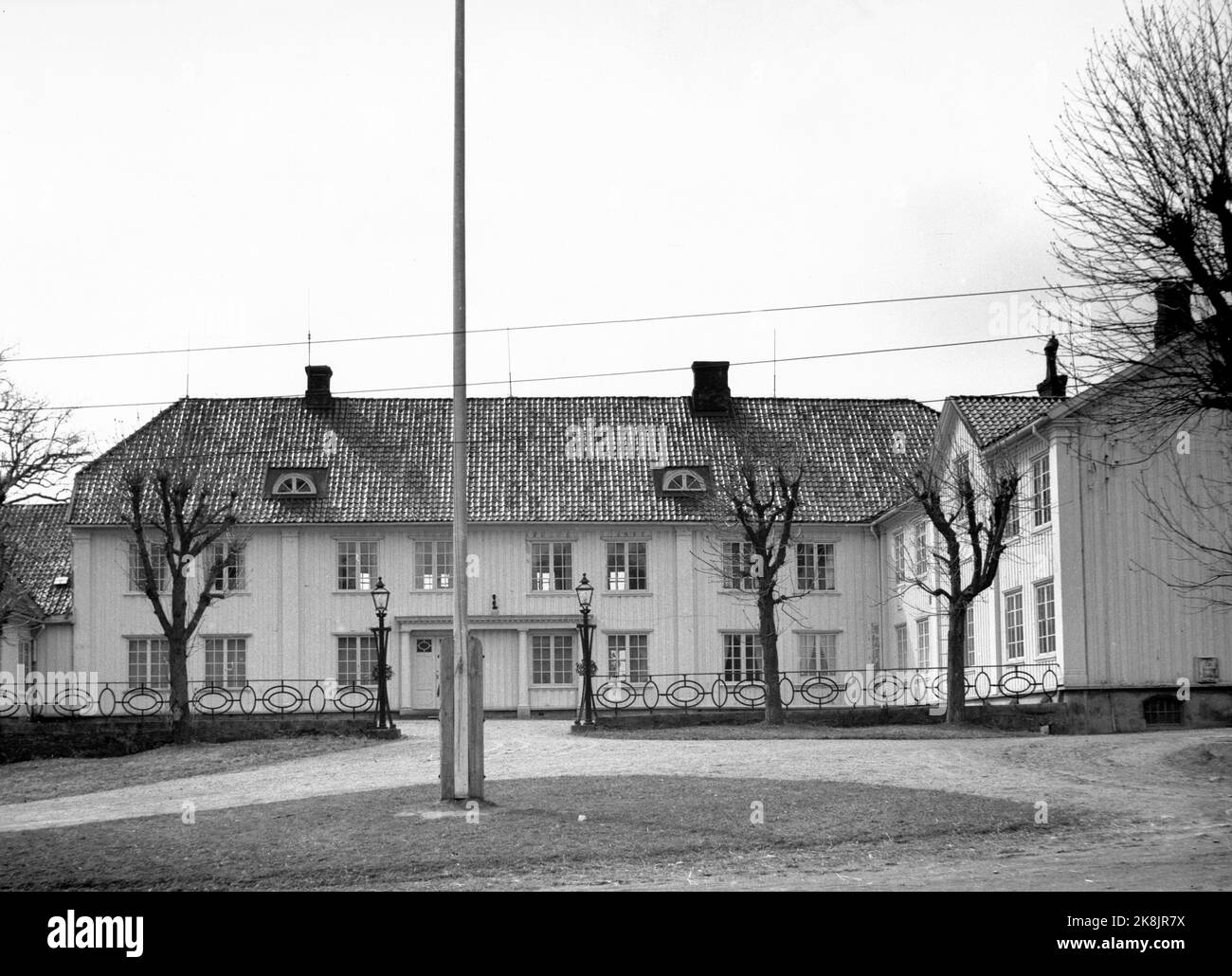 Halden 19460426. Red Manor a Halden, esterno. Il leader industriale Christian August Anker (1840-1912) è nato nella fattoria di Rød a Berg (ora Halden) a Østfold. Foto: R.J. NTB Foto Stock