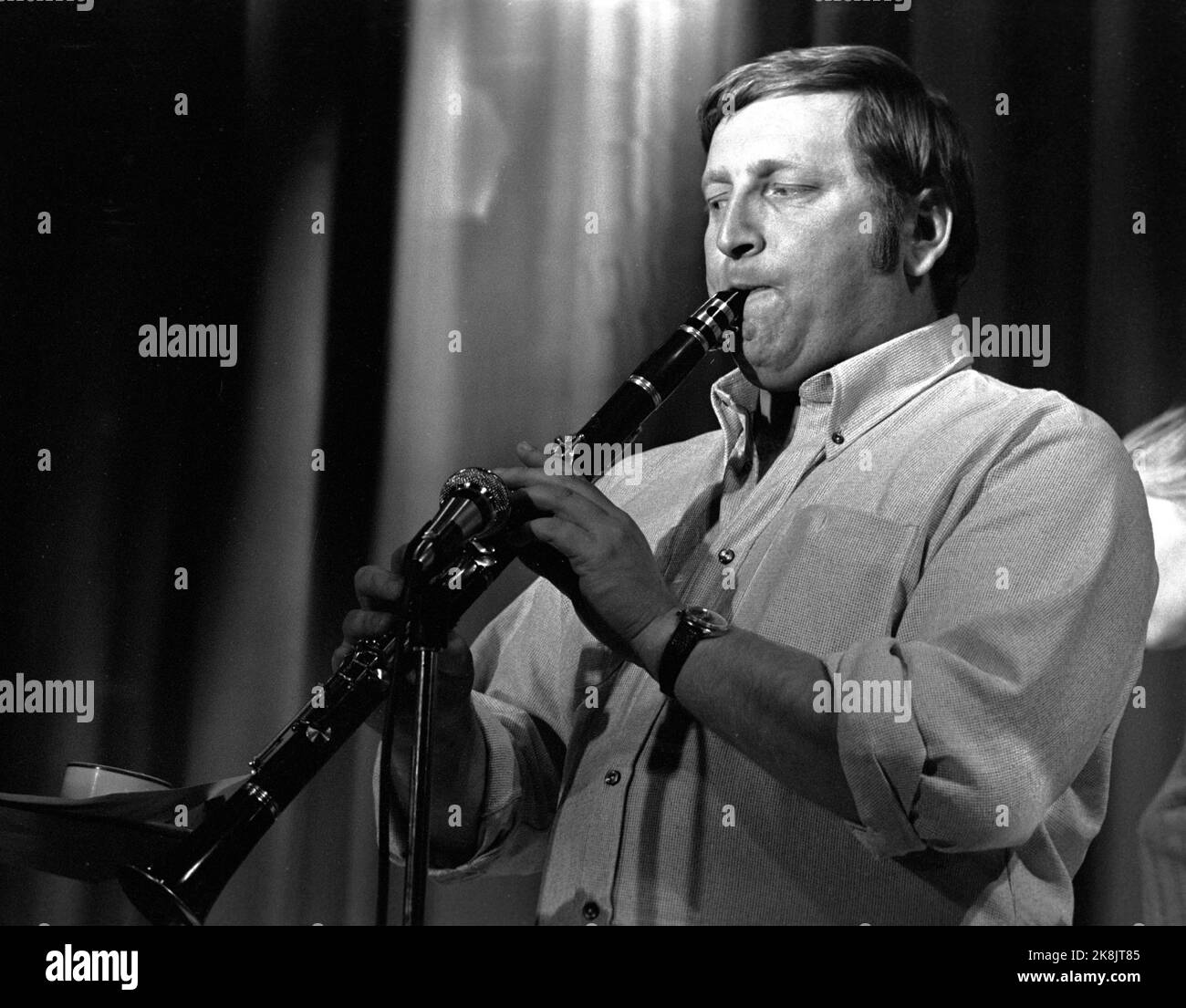 Oslo 1970 agosto. Chat Noirs Høstrevy è pronto, con un equipaggio minimo. Tre persone porteranno l'intera rivista, e una di loro è Rolv Wesenlund, qui con il clarinetto. Foto: Ervik / corrente / NTB Foto Stock