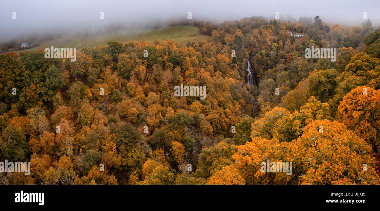 Divach Falls vicino Drumnadrochit in autunno Foto Stock