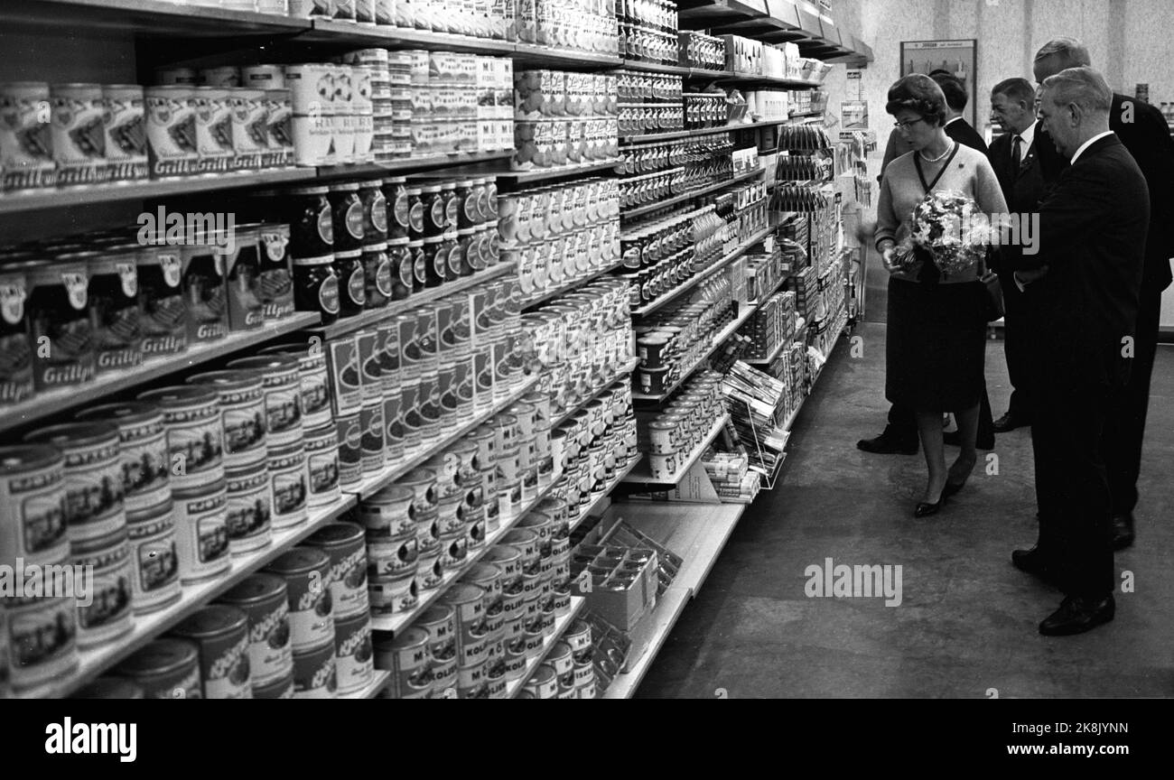 Oslo, 19640923. Principessa Astrid, la signora ferner visita la mostra 'Casa di oggi'. Foto: Arild Hordnes / NTB / NTB Foto Stock