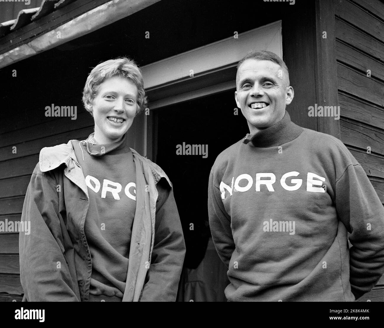 Løten 19620922 il primo Campionato europeo di orientamento si svolge a Løten. Qui il campione europeo Magne Lystad (NOR) insieme a Marit Økern (NOR) che è diventato secondo nei campionati europei per le donne. Foto: NTB / NTB Foto Stock