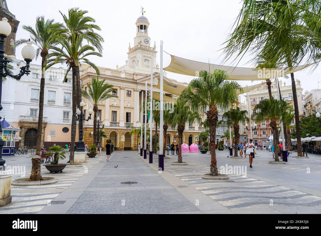 Cadice Spagna, piazza trafficata, Plaza de San Juan de Dios Cadice, Andalucia, Spagna. Foto Stock