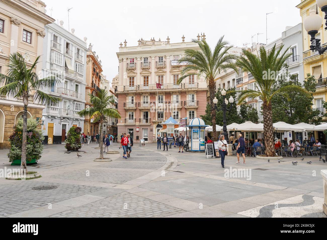 Cadice Spagna, piazza trafficata, Plaza de San Juan de Dios Cadice, Andalucia, Spagna. Foto Stock