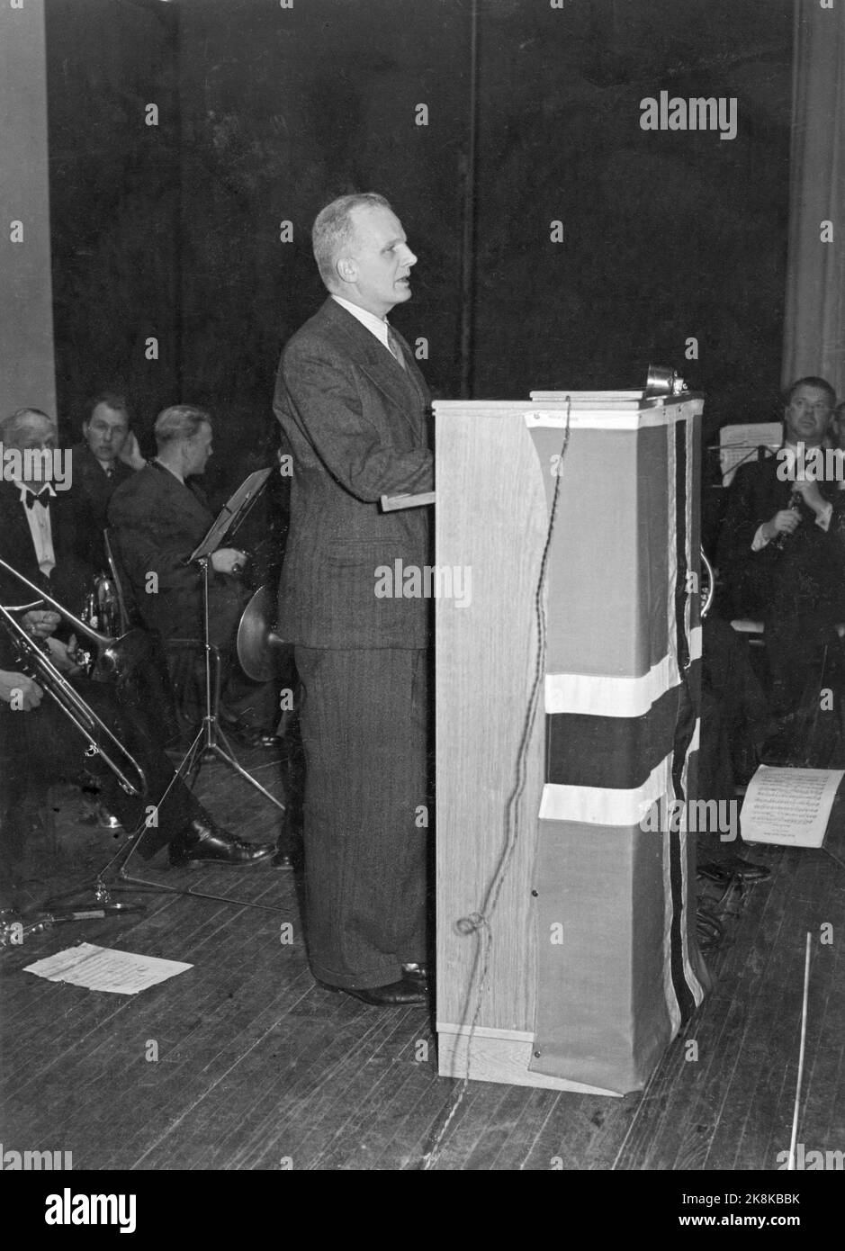 Oslo 19401010. Collezione nazionale. Riunione a Samfundshuset 10 ottobre 1940. Discorso del direttore Ditlev Lexow. La sua società ha fornito i contratti BDS. Dopo la guerra, fu accusato di essere professore di guerra, facendo buoni soldi lavorando per i tedeschi. Foto: NTB Foto Stock