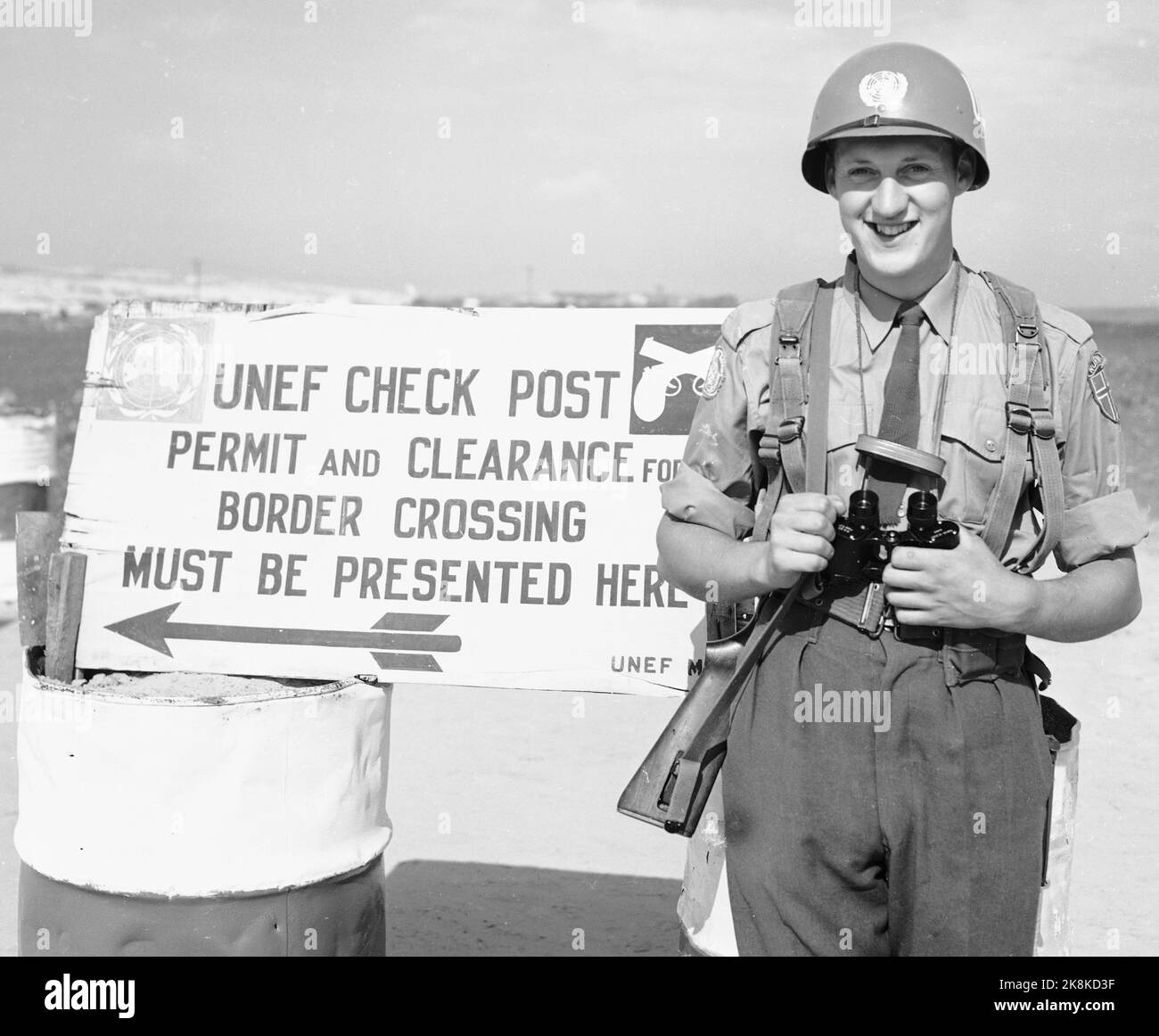Israele 1958 marzo 'il 14 maggio 10 anni fa, Israele fu dichiarato uno Stato indipendente. Nel giro di poche ore, il giovane stato era in lotta per la vita e la morte con i suoi vicini arabi, ma è sopravvissuto. Da allora c'è stata una posizione più o meno arme, e in questi 10 anni una nuova società è stata calpestata dalla terra. ' Foto; Sverre A. Børretzen / corrente / NTB Foto Stock