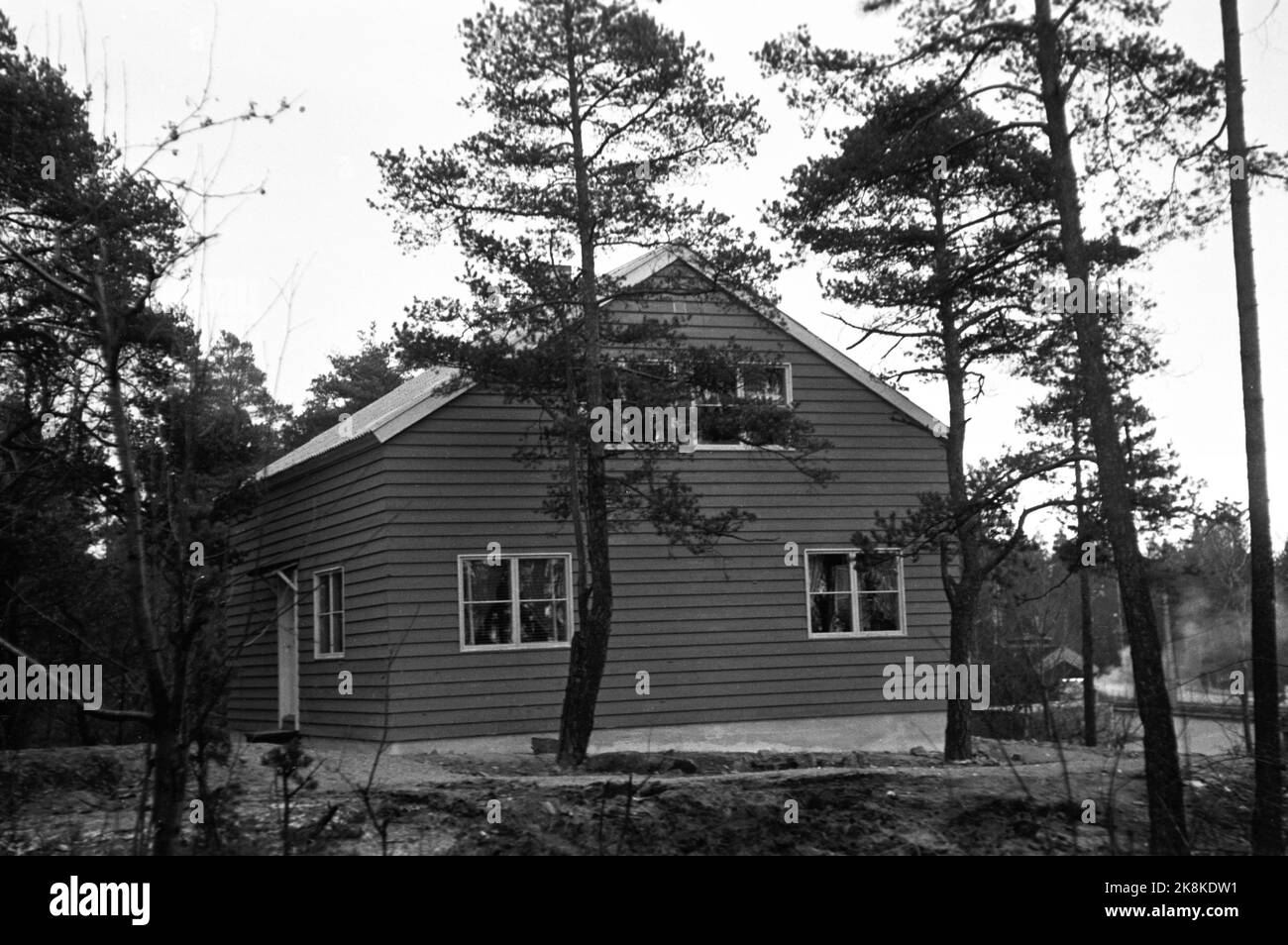 Oslo. 1949. Selvaaghuset in Jomfrustien 2b. Elencato 1948. Architetto Sven Nicolaysen. Esempio di casa su Ekeberg al prezzo sensazionalmente basso kr. 30.000, produzione in serie, la casa può essere consegnata per NOK 16.000. Foto: Corrente / NTB Foto Stock