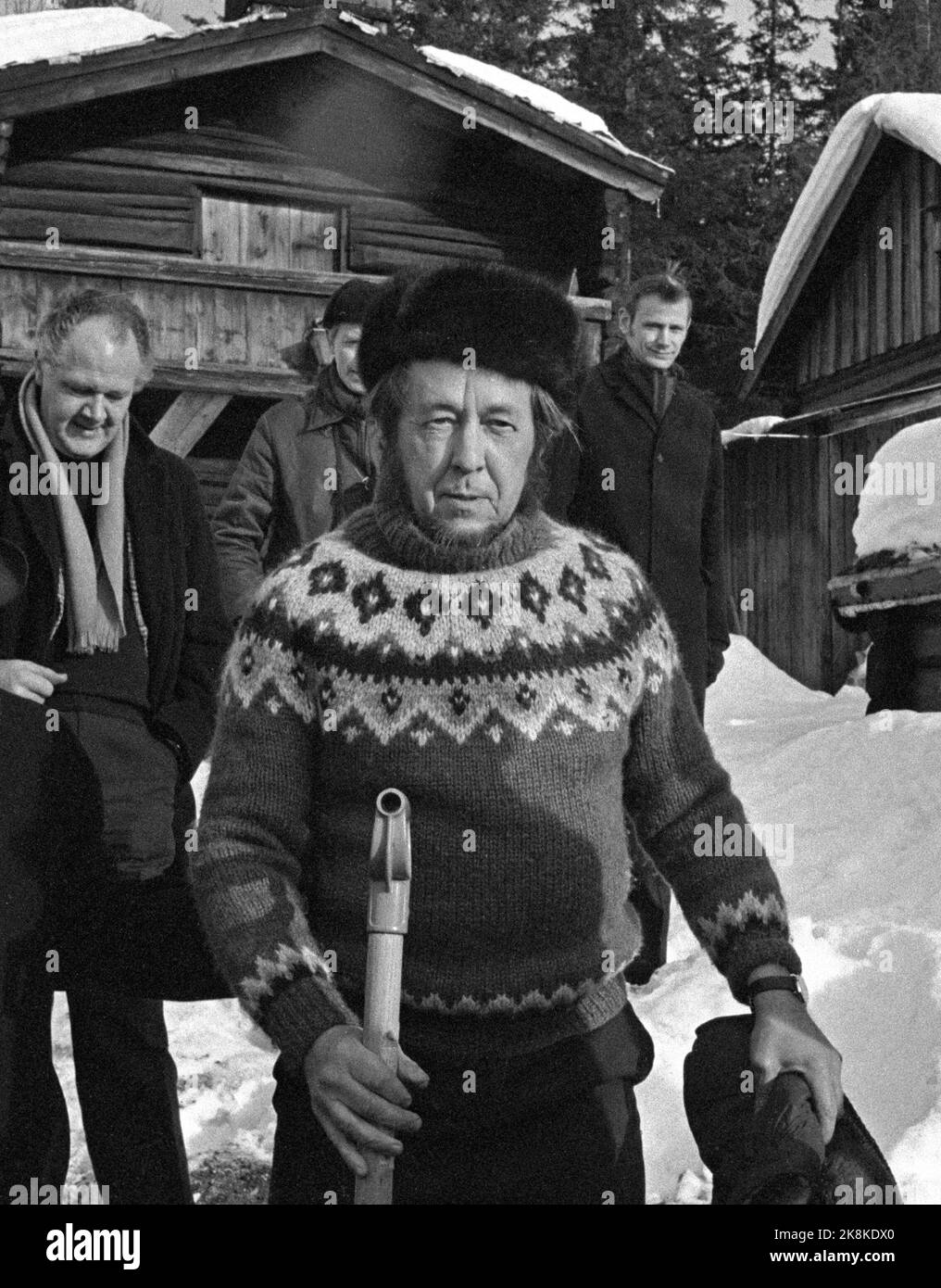 Oslo 19740223. L'autore sovietico Aleksandr Soljenitsyn in visita alla Norvegia. Dopo l'arrivo a Oslo, Solsjenitu si recò a Lillehammer. Sarà ospite per alcuni giorni nella fattoria del pittore d'arte Jakob Weidemann. Ecco il sole in pidocchi. Foto: NTB / NTB il nome è anche spesso scritto Solzjenitsyn Foto Stock