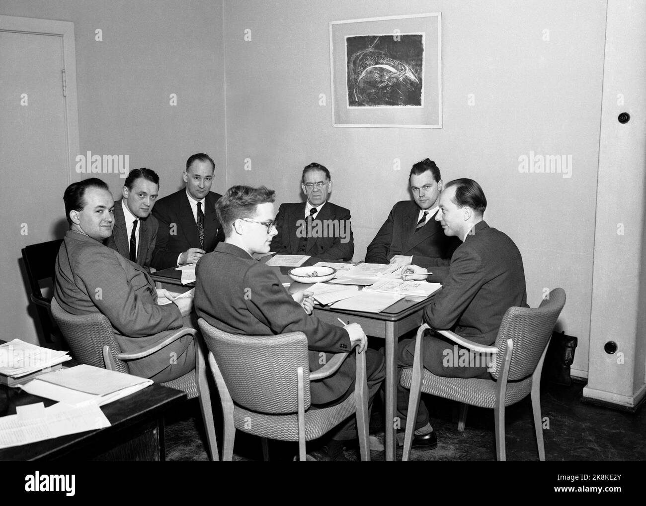 Oslo 19540129. Riunione del consiglio di amministrazione nel consiglio finanziario dell'Unione degli studenti. Foto: NTB Foto Stock