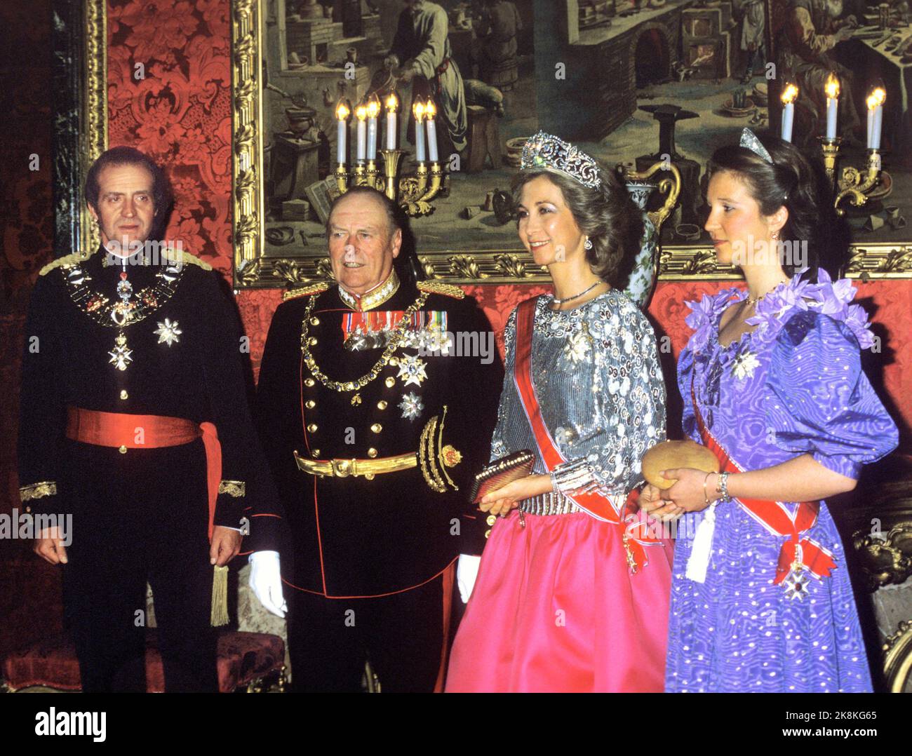 Madrid, Spagna 1984 29-3103 Re Olav in visita ufficiale in Spagna. Qui prima della cena a Pardoslottet che la coppia reale spagnola aveva per re Olav. Ad es. Re Juan Carlos, Re Olav, Regina Sofia e Principessa Elena. Foto: Inge Gjellesvik / NTB / NTB Foto Stock