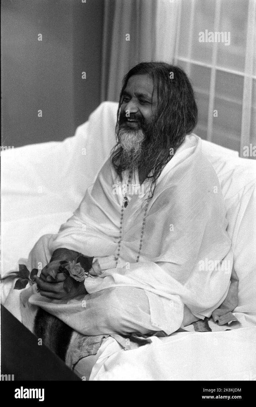 Oslo 19671013 Maharishi Mahesh Yogi visita la Norvegia. È meglio conosciuto per essere un guru / supervisore / consulente in meditazione per il gruppo pop i Beatles. Foto: NTB / NTB Foto Stock