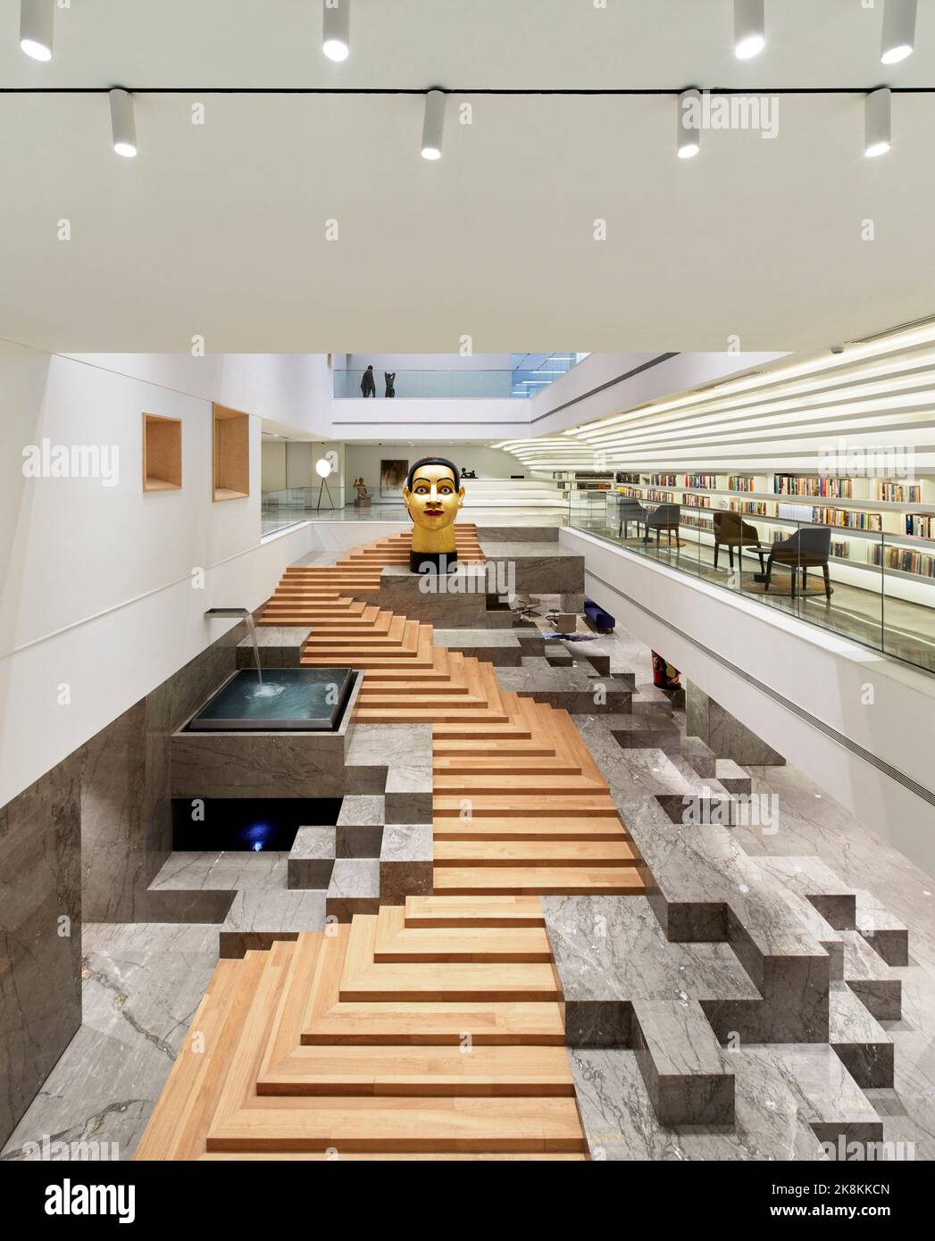 Atrio. RP Sajiv Goenka Group - sede centrale, Kolkata, India. Architetto: Abin Design Group , 2019. Foto Stock