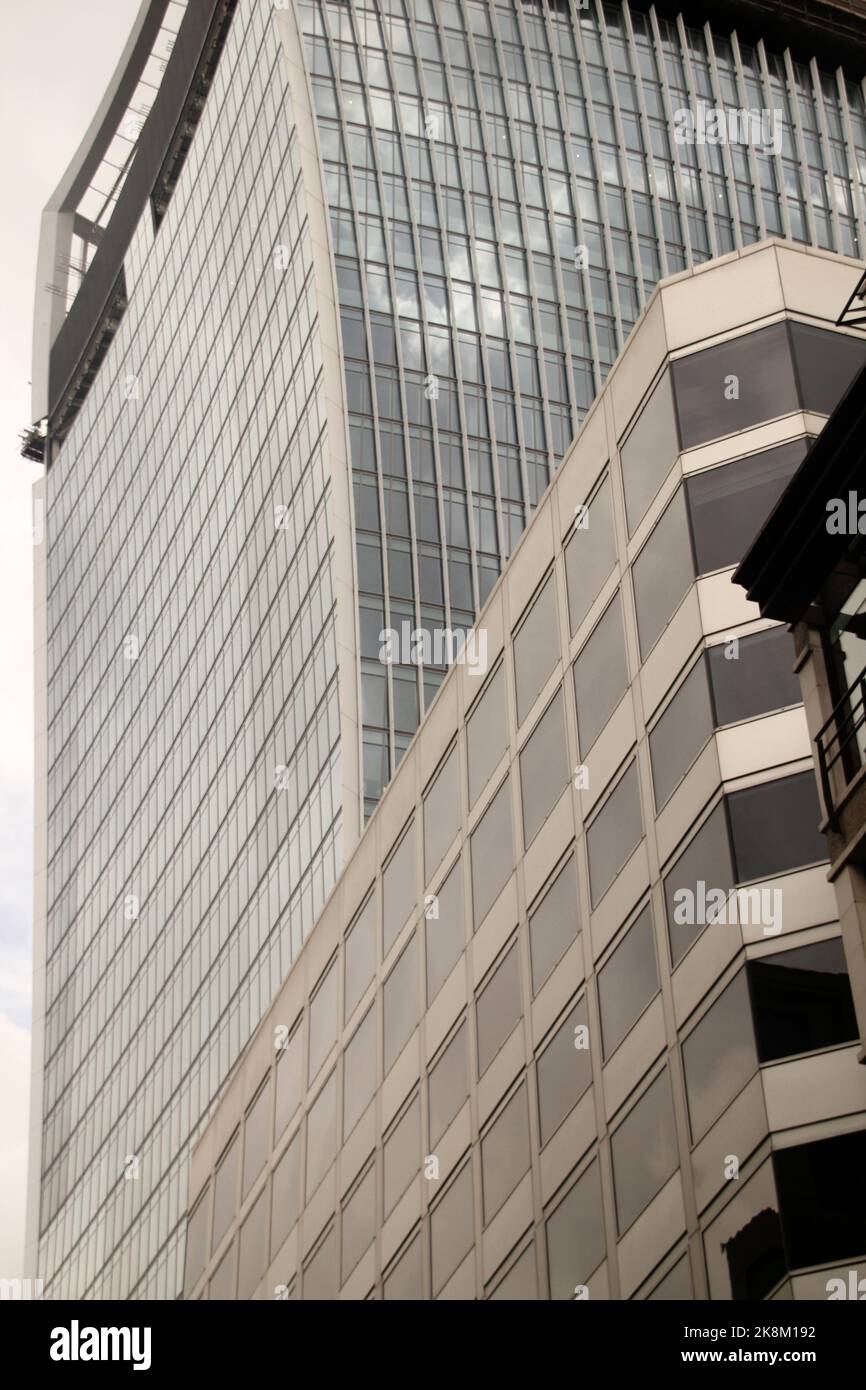 Un primo piano di un edificio di uffici nel quartiere finanziario di Londra 0 adatto per una carta da parati Foto Stock