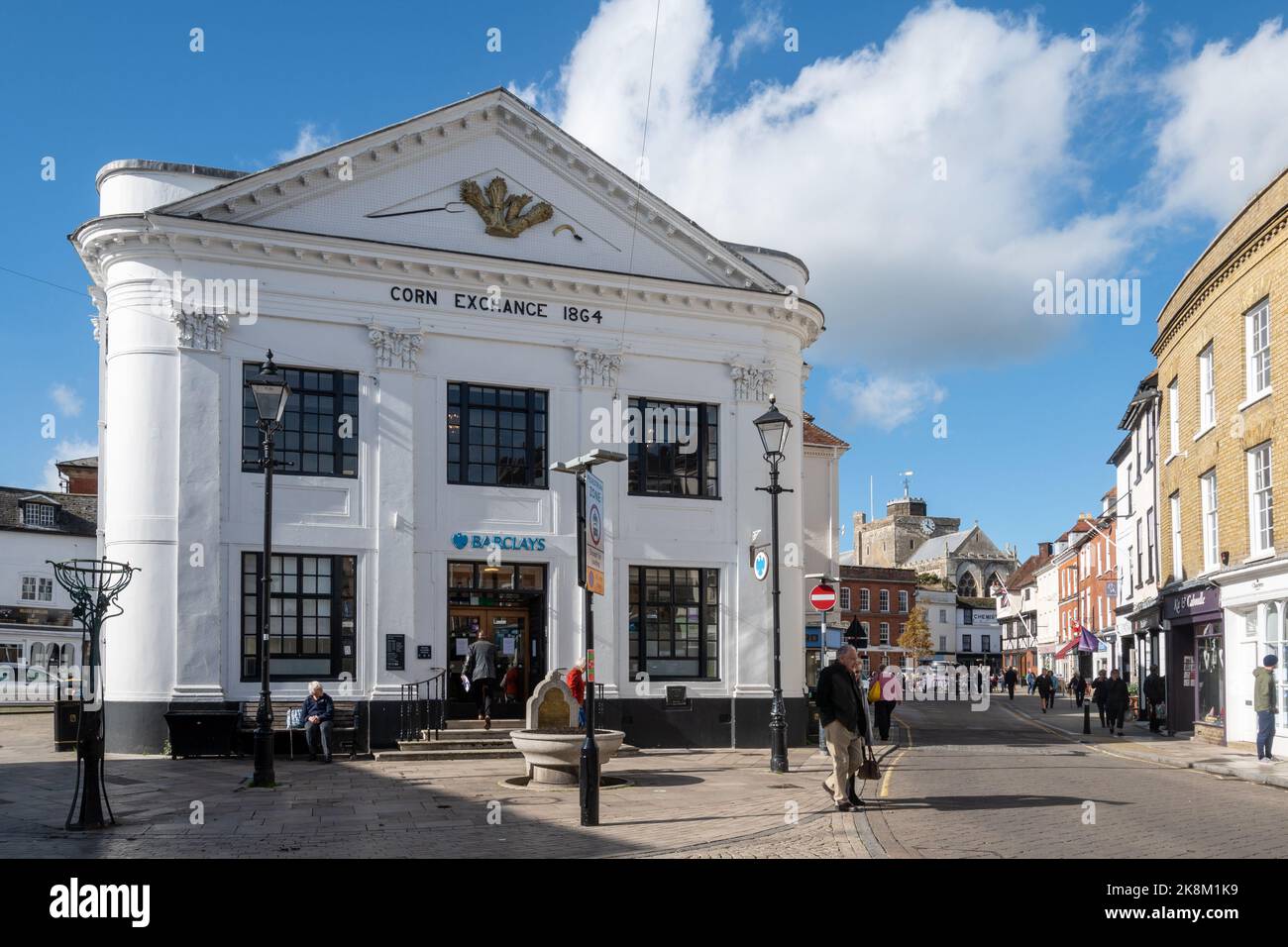 Il vecchio Corn Exchange nel centro di Romsey, Hampshire, Inghilterra, Regno Unito, un edificio storico classificato di grado II* Foto Stock