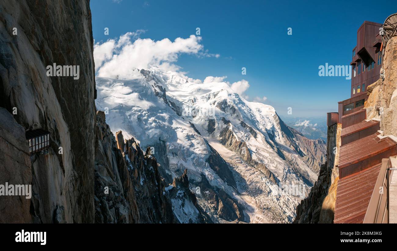 Massiccio del Monte Bianco e ghiacciai da Aiguille du Midi. Chamonix, alta Savoia, Alpi, Francia Foto Stock