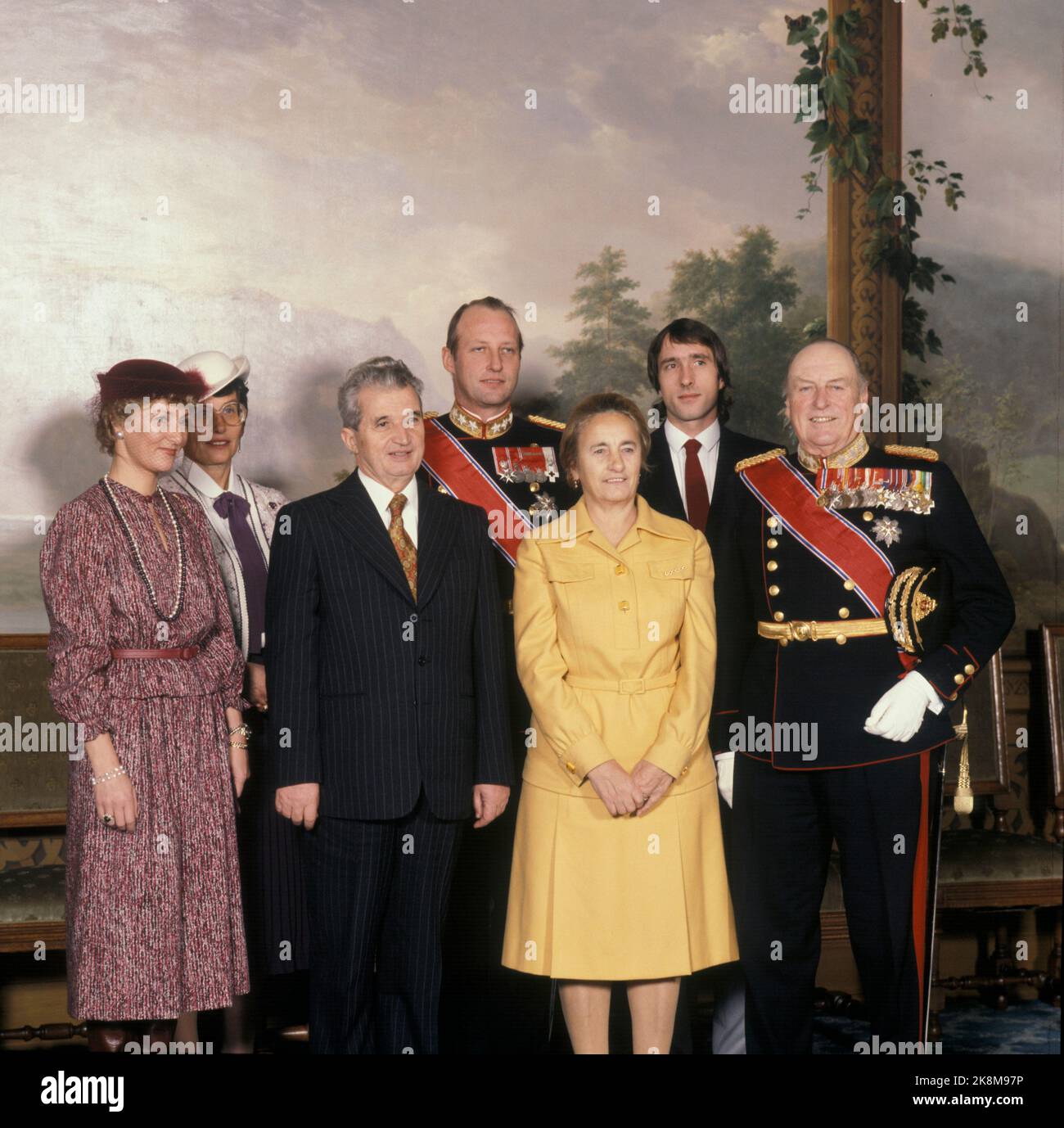 Oslo 19801113. Il Presidente rumeno Nicolae Ceausescu con la signora ...