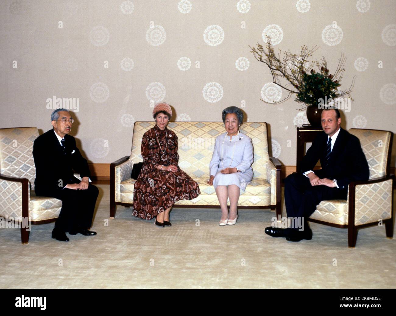 Tokyo, Giappone 19780209. Il principe ereditario Harald e la principessa ereditaria Sonja visitano l'est. Qui nel pubblico dell'Imperatore Hirohito e dell'Imperatore Nagako. Foto: Vena Hammerstad NTB / NTB Foto Stock