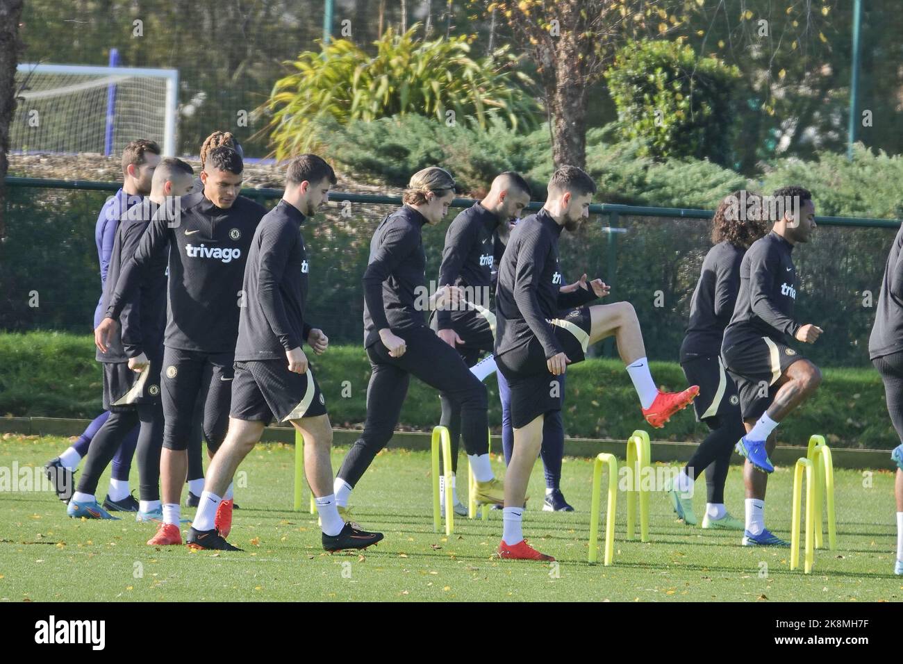 Cobham, Surrey, Regno Unito. 24th Ott 2022. I giocatori del Chelsea Football Club si allenano presso il Cobham Academy Ground, per la loro partita di Champions League contro il FC Salzburg domani in Austria qui: Credit: Motofoto/Alamy Live News Foto Stock