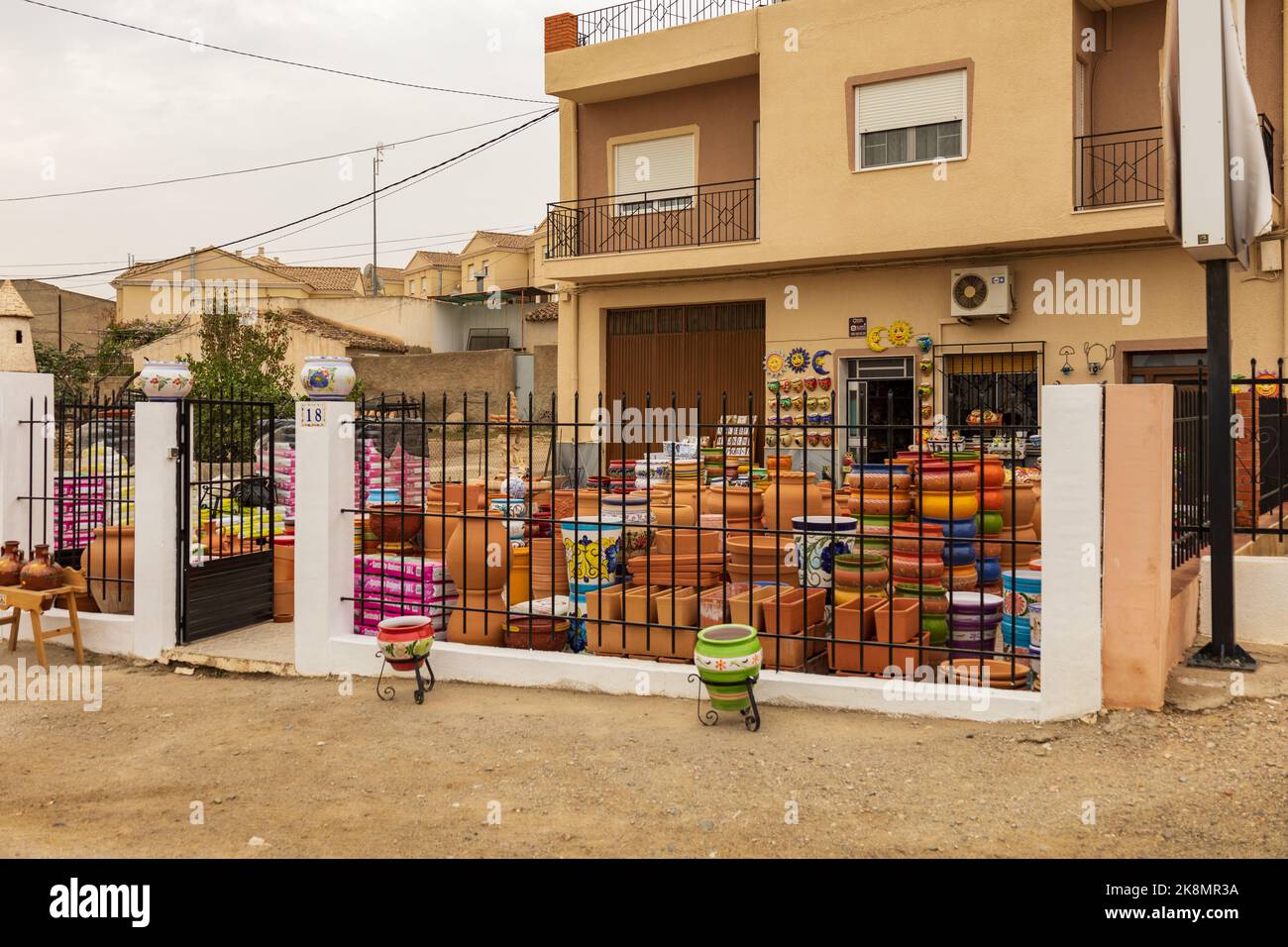 Vendita Pot di piante dipinte a mano in Albox Almanzora Valley, provincia di Almeria, Andalucía, Spagna Foto Stock