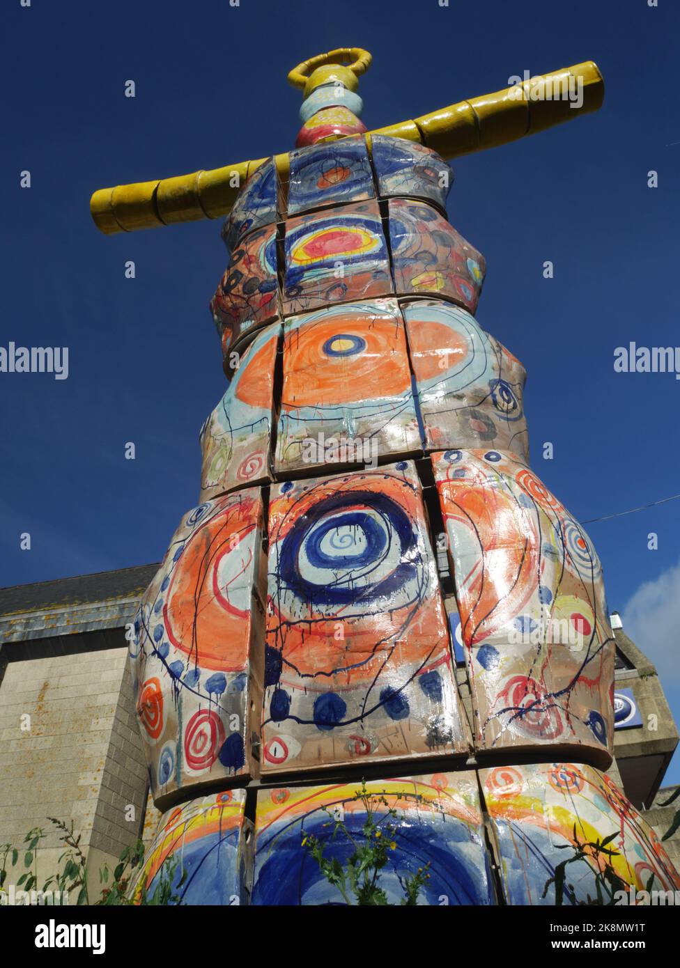 La "Terra della Dea", St Austell, Cornovaglia. Di Sandy Brown, è la scultura in ceramica più alta del mondo a 14 m. Foto Stock