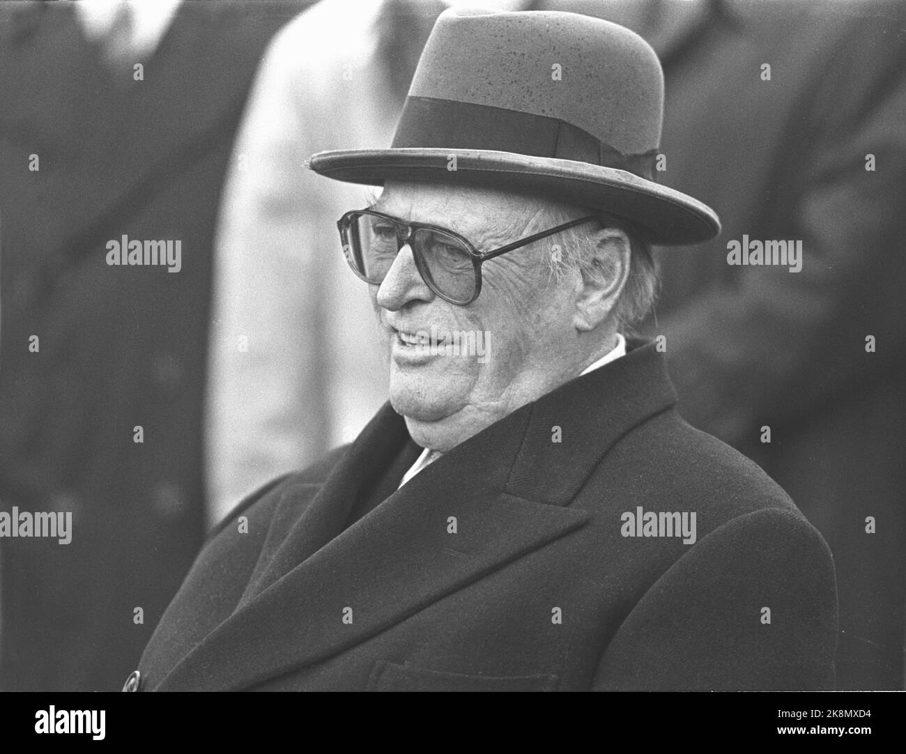 Bergen 19890330. Re Olav apre la gru a olio che porta l'olio da Oseberg a Sture a Øygarden. Ecco un sorridente re Olav durante gli eventi. Foto; Torolf Engen NTB / NTB Foto Stock