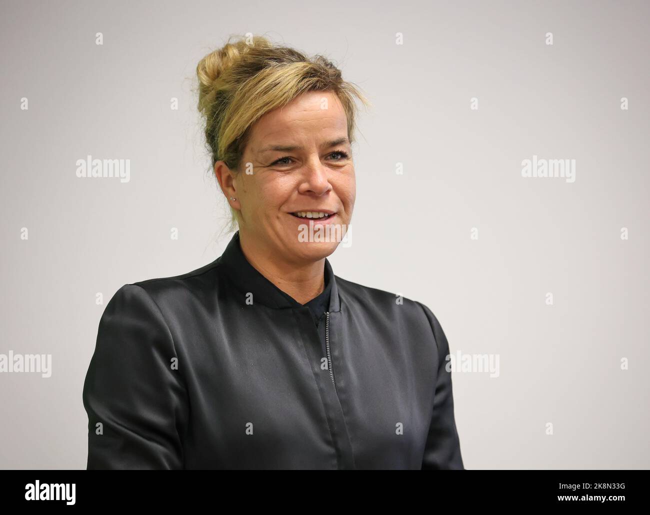 Holzwickede, Renania settentrionale-Vestfalia, Germania - Mona Neubaur, Ministro dell'Economia, dell'industria, della protezione del clima e dell'energia e Vice primo Ministro o Foto Stock