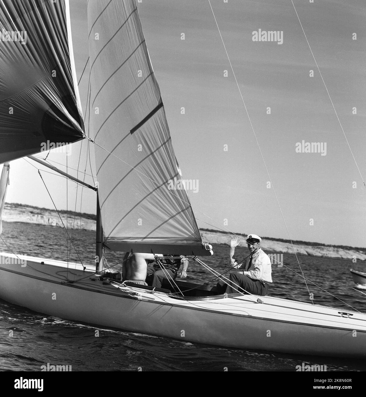 Hankø 4 luglio 1959. Il principe ereditario Harald partecipa alla regata di Hankø. Rappresenta la Norvegia in una Sailer trofeo e vince il Øresundspokalen. Questo significa che si sta così muovendo in alto come un forte prato olimpico. Foto: Aage Storløkken / corrente / NTB Foto Stock