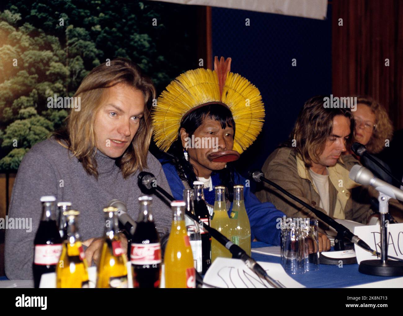 Oslo 19890505. Conferenza stampa con l'artista pop Sting (f The Rainforest Foundation / Rainforest Campaign. Foto Henrik Laurvik / NTB Foto Stock