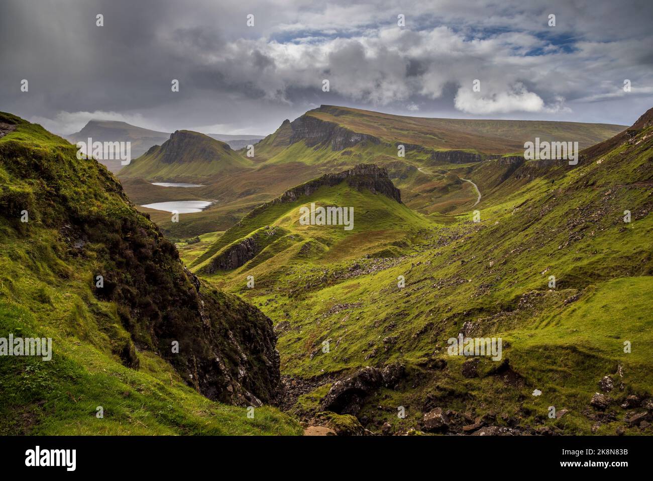 Dal sentiero di Quiraing sulla Trotternish Ridge, Isola di Skye, Scozia Foto Stock